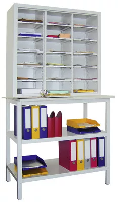 Rendezőpolc, széxméxma 1000x700x1950 mm, 3x6 rekesz, polcmélység 400 mm, tárolóasztal maxmé 950x600 mm 2 polccal, ral 7035 világosszürke