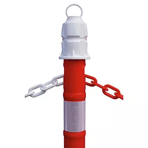 Láncoszlopok egyenként, piros és fehér, fényvisszaverő. műanyag láncos állvány nehéz talppal, magasság 1 m, súly 4,2 kg