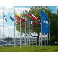 Üvegszálas erősítésű zászlórúd külső kötélvezetéssel és emelőszerkezettel