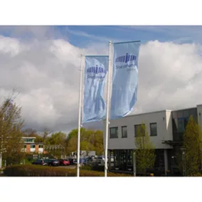   Üvegszálas erősítésű zászlórúd forgó rúddal 1,2 m-es gém, dönthető szerelvénnyel, rögzítőelemekkel együtt. forgó. árbocrögzítés és súly hossza 6 m