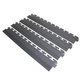   Rámpa a munkaállomás lapokhoz, 500x140 mm, vastagság 5 mm, újrahasznosított pvc-ből, dombornyomott felület, fekete szín, 4 db-os csomag