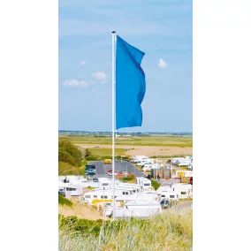   Alumínium zászlórúd, belső emelőszerkezettel, átmérő 75 mm, magasság a talaj felett 6 m, talajkonzollal együtt