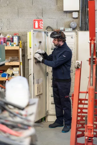 LUG MULTIRISK SÖTÉTKÉK CIPZÁRAS PULÓVER_L