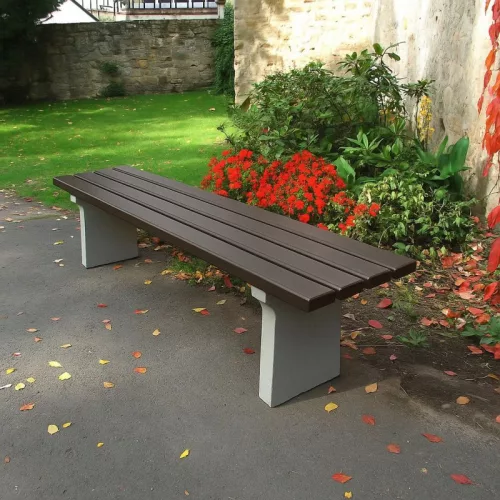 Pad háttámla nélkül, beton lábakkal betonba való beépítéshez vagy beágyazáshoz, 2 m hosszú, pvc lécekkel (fa maggal), zöld