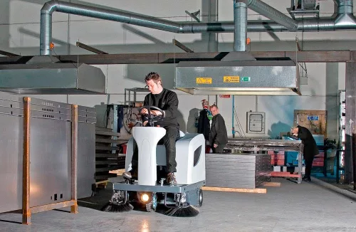 Ráülős seprőgép, munkaszélesség 1260 mm, hxszxm 1480x930x1220 mm