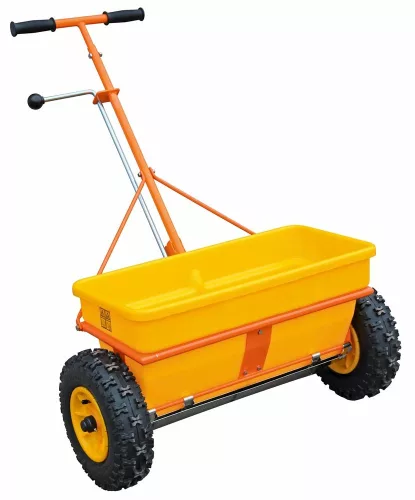 Dobozos szórógép, térfogata 35 l, szórási szélesség 600 mm, súly 16,5 kg, acélváz + rozsdamentes acél tengelyek, polietilén tartály