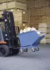 Billenőtároló 2 kormányzott és 2 fix görgővel, targonca zsebekkel, térfogat 0,25 m3, hxszxm 1359x713x780 mm, ral 5007 ragyogó kék, sík ürítőél