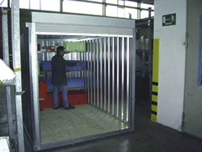 Redőnyös konténer fa padlóval, tetővel együtt, belső magasság 2000 mm, szé x m x ma 2100x1176x2330 mm