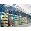 Széles fesztávolságú polcrendszer, alsó rész, 4 szint, farostlemez padlóval, polcterhelés 1050 kg, széxméxma 2500x800x2500 mm, kék oszlopok, narancssárga oszlopok