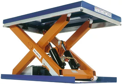 Professzionális ollós emelőasztal, teherbírás 2000 kg, effektív löket 820 mm, asztallap hxsz 1300x800 mm, motor 400 v / 1,5 kw