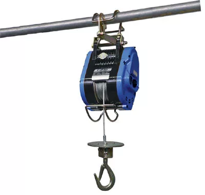 Elektromos építőipari emelő, 1,5 kw, teherbírás 300 kg, kötélhossz 24 m, kötélsebesség 9-13 m/perc, forgóhorog