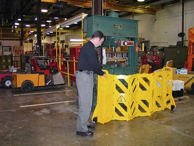 Mobil lezárórendszer, 4 m hosszú, 16 részes, 2 görgő, széxméxma 600x350x1000 mm, sárga