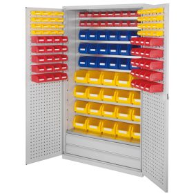   Nagy kapacitású szekrény, perforált panelű ajtók, dobozok: 20xgr. 4, 21xgr. 6, 20xgr. 7, 2 fiók alul, szé x mé x ma 1130x590x1950 mm