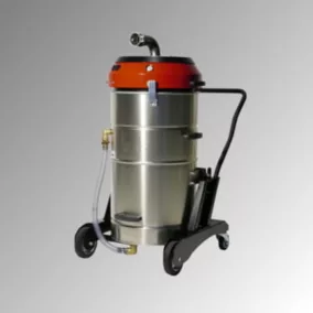   Forgácsfolyadék porszívó, 3x1200 w, 230 v, 140 l-es rozsdamentes acél tartállyal, 3,5 m-es szívótömlővel, 230 mbar, 8500 l/perc.