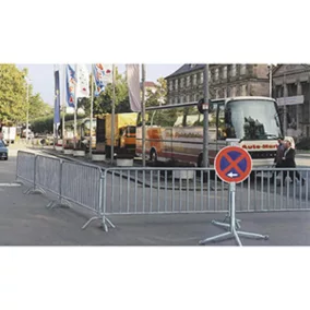   Kordon, tűzihorganyzott, 38 mm-es keretcső, 13 db 20 mm-es kitöltő rúd, teljes hossz. 2580 mm, raszterhossz 2500 mm, magasság 1100 mm, minimum rendelés 10 darab