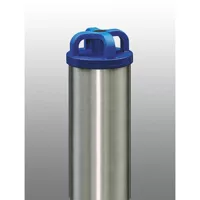 Betonba öntve, láncos fejjel