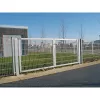 Kétszárnyú nyílókapu, 2 szárnyú, kilincsgarnitúra, rácsbetét 50x200 mm, keret 60x40 mm, oszlopok 80x80 mm, szélesség x magasság 2000x1000 mm, tűzihorganyzott