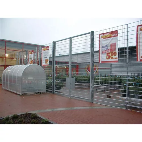 Kétszárnyú nyílókapu, 2 szárnyú, kilincsgarnitúra, rácsbetét 50x200 mm, keret 60x40 mm, oszlopok 80x80 mm, szélesség x magasság 2000x1000 mm, tűzihorganyzott