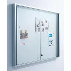 Vitrin, széxméxma 1970x50x970 mm, 27xdin a4, alumínium keret, tolóajtók, edzett üveg, fehér hátlap