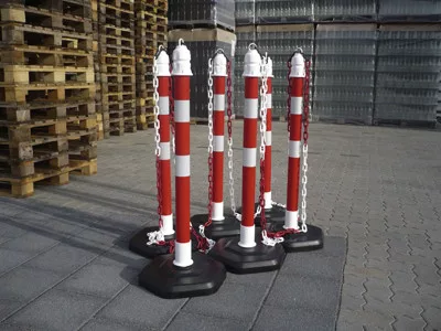 6 darabos lánctartó és 5 darabos műanyag lánc készlet, lánchosszúság egyenként 3000 mm, max. 15 m hosszú korlát, nehéz talppal, magasság 1 m, súly 4,2 kg