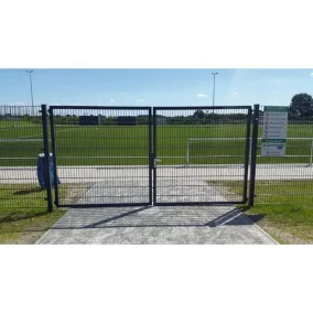   Kétszárnyú nyílókapu, 2 szárnyú, 50x200 mm-es hálós töltet, 60x40 mm-es keret, 80x80 mm-es oszlopok, szélesség x magasság 2000x1200 mm, horganyzott, ral 6005