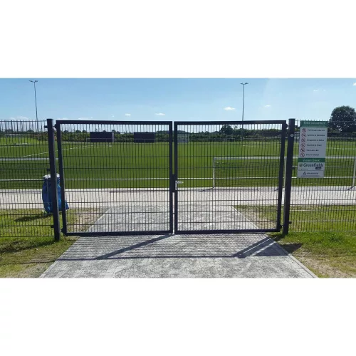 Kétszárnyú nyílókapu, 2 szárnyú, 50x200 mm-es hálós töltet, 60x40 mm-es keret, 80x80 mm-es oszlopok, szélesség x magasság 2000x1200 mm, horganyzott, ral 6005