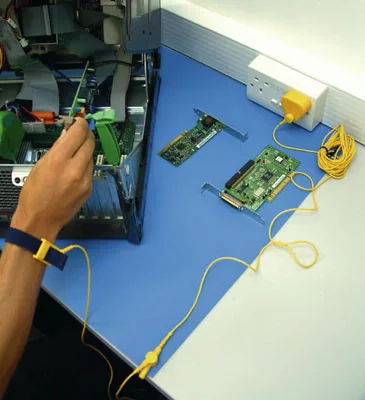 Esd asztaltakaró, kopásálló + rugalmas, az iec 61340-5-1 szabványnak megfelelően, kék színű, 0,6 mx1,2 m készlet, szőnyegáruk