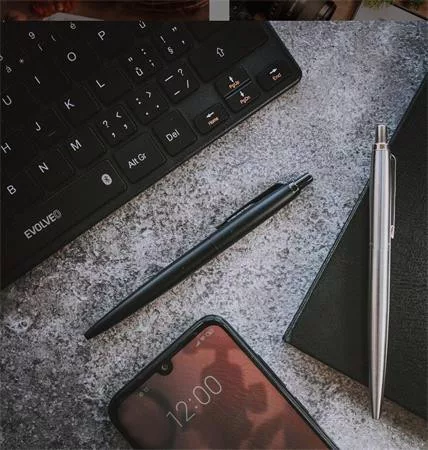 Golyóstoll, 0,7 mm, nyomógombos, fekete színű klip, matt fekete tolltest, PARKER, "Royal Jotter XL", kék