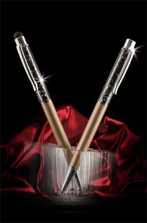 Golyóstoll, arany, felül fekete SWAROVSKI® kristályokkal töltve 14 cm, ART CRYSTELLA®