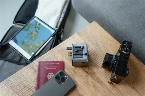 Utazóadapter, univerzális, USB-A(QC 3.0)/USB-C(PD30W)2xUSB, VERBATIM "UTA-03"